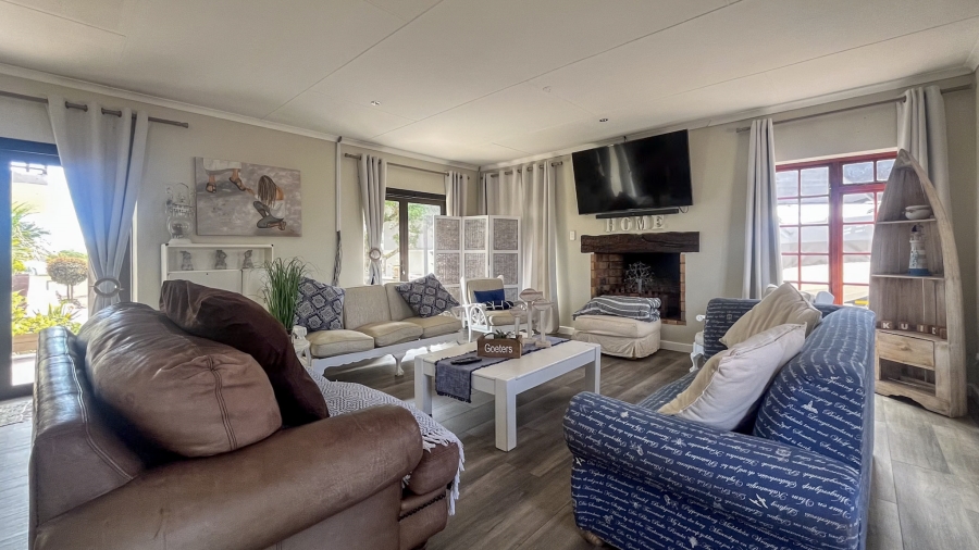 To Let 4 Bedroom Property for Rent in Country Club Western Cape